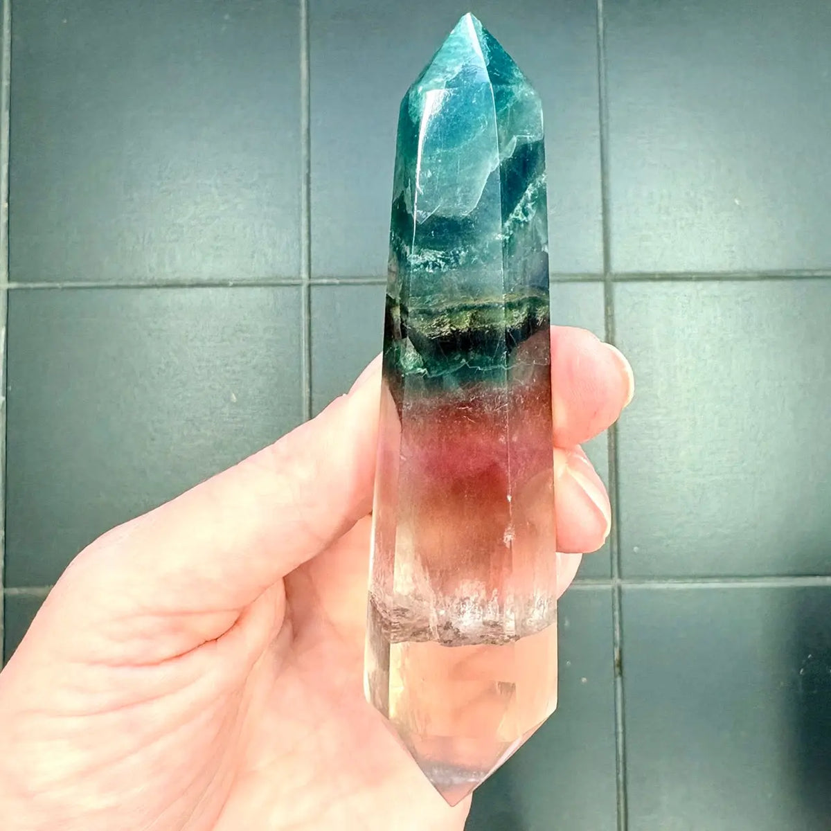 Merlinin Tuplakärki - Sateenkaarifluoriitti - 12cm - 130g