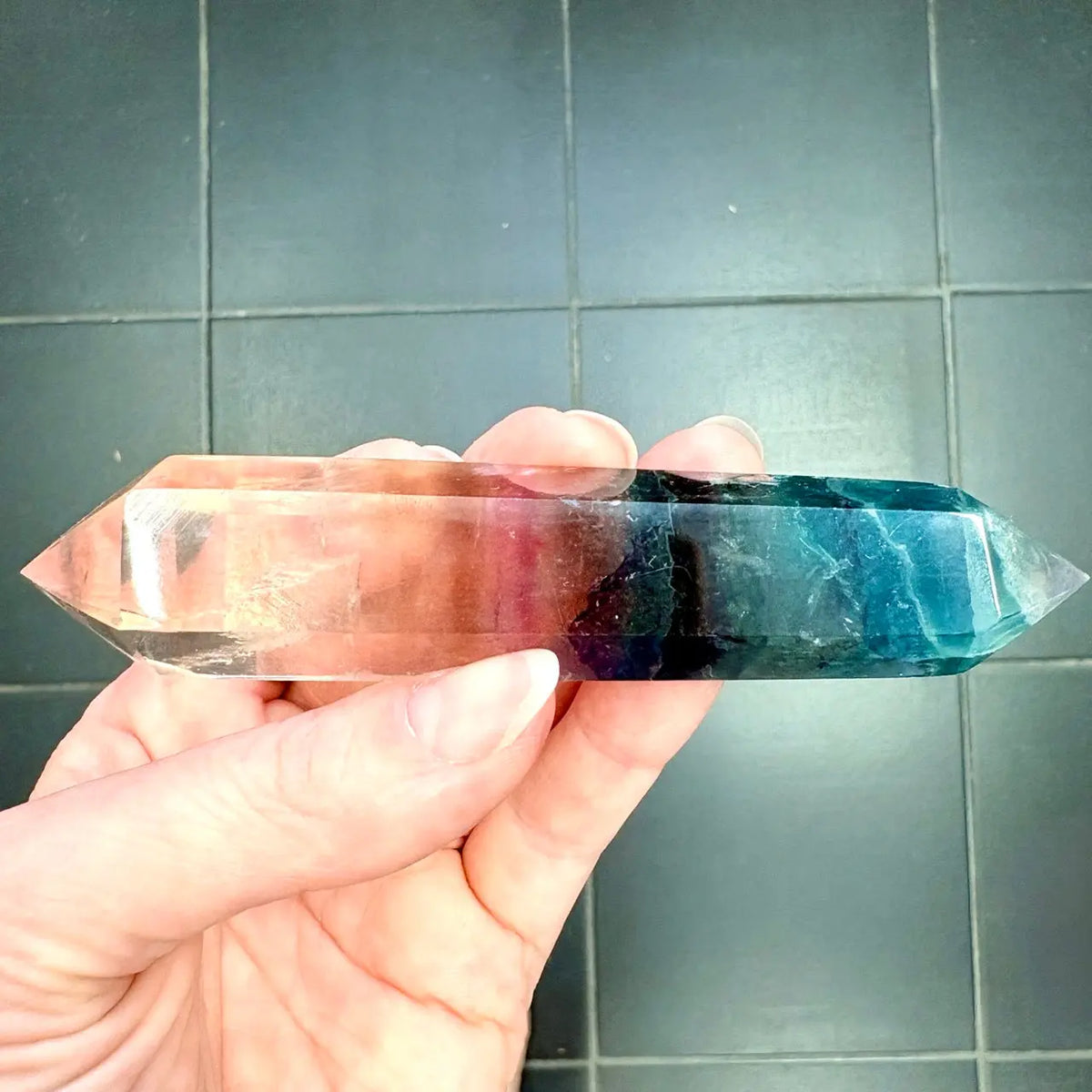 Merlinin Tuplakärki - Sateenkaarifluoriitti - 12cm - 110g