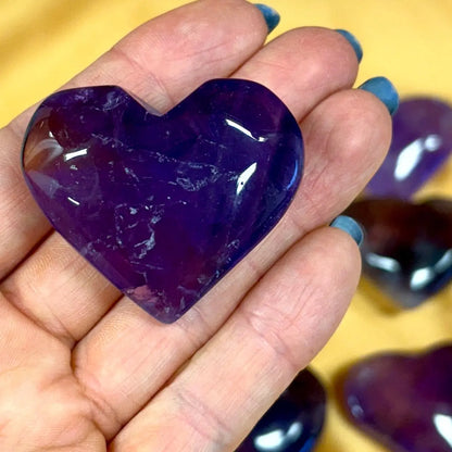 Ametisti - Kristallisydän - Kantaa Arkkienkeli Zadkielin energiaa - 4,5cm - Valkoisen Liekin Voima