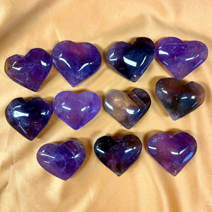 Ametisti - Kristallisydän - Kantaa Arkkienkeli Zadkielin energiaa - 4,5cm - Valkoisen Liekin Voima