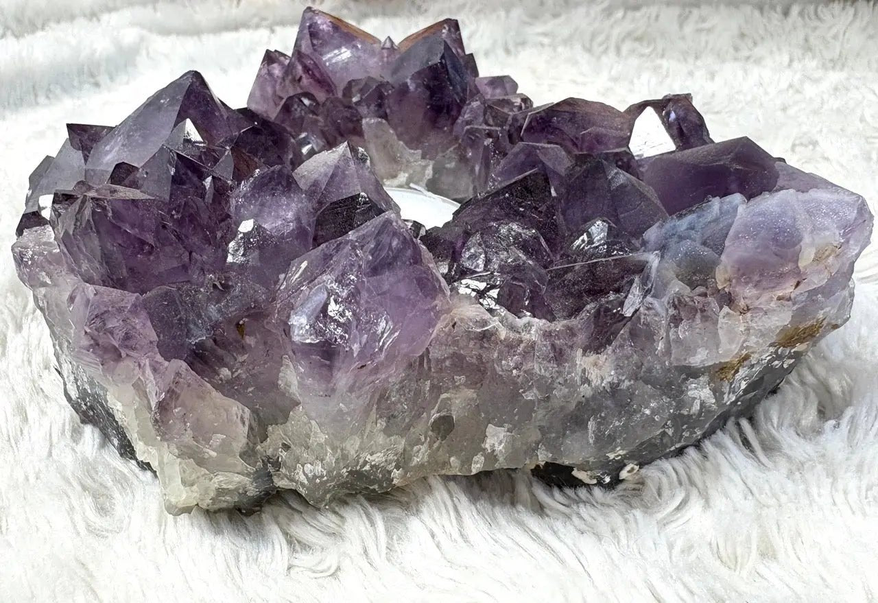 Ametisti - Kristallituikku - 990g - 15cm x 11cm - Valkoisen Liekin Voima