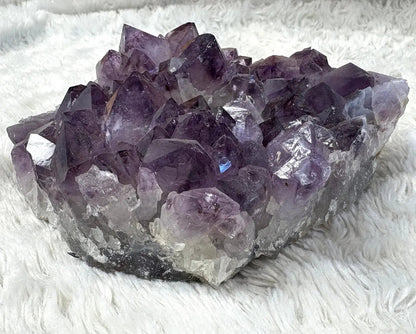 Ametisti - Kristallituikku - 990g - 15cm x 11cm - Valkoisen Liekin Voima