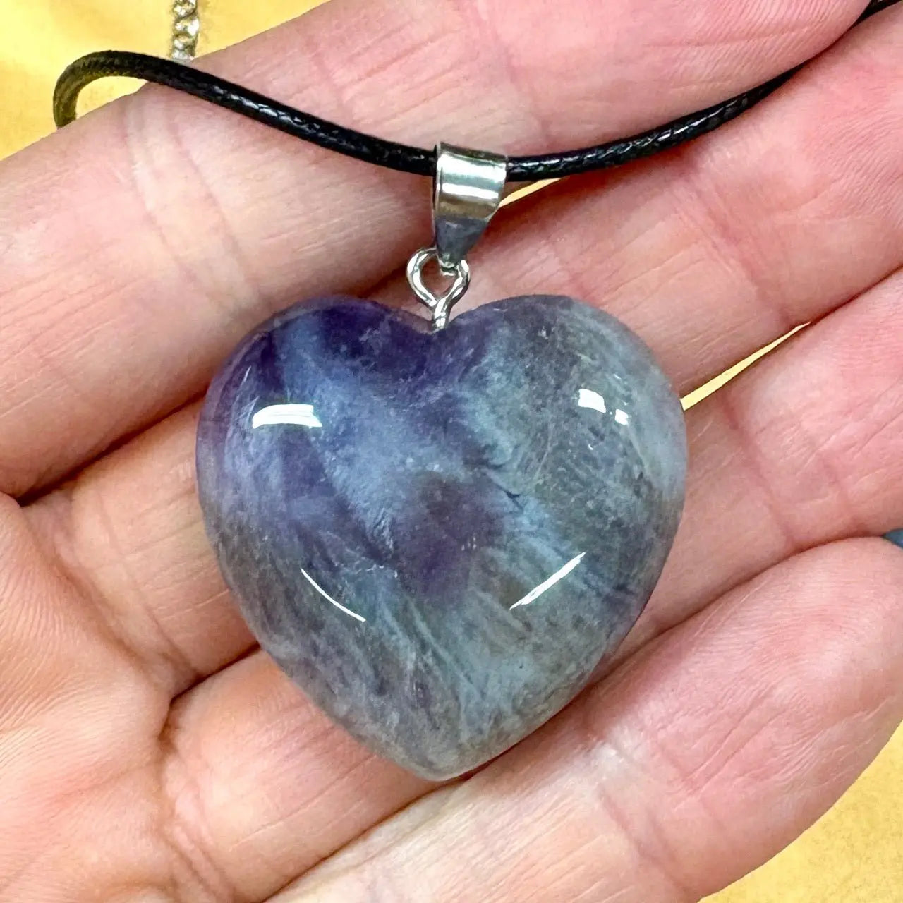 Ametisti - muhkea sydänkaulakoru 3cm x 3cm - Valkoisen Liekin Voima