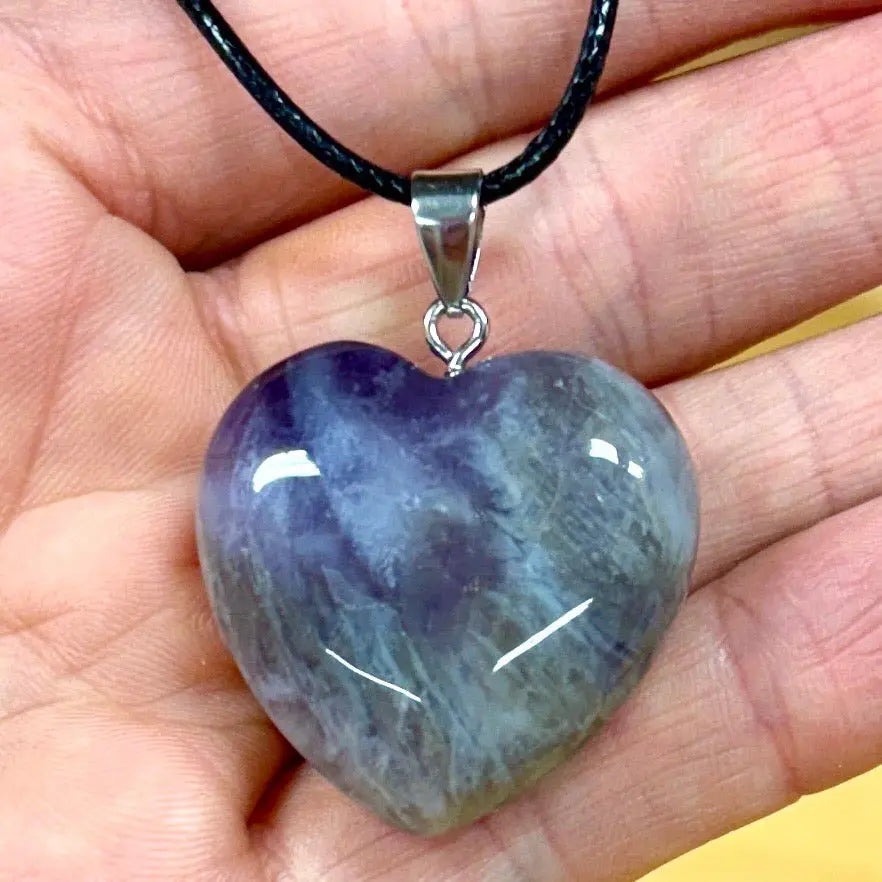 Ametisti - muhkea sydänkaulakoru 3cm x 3cm - Valkoisen Liekin Voima