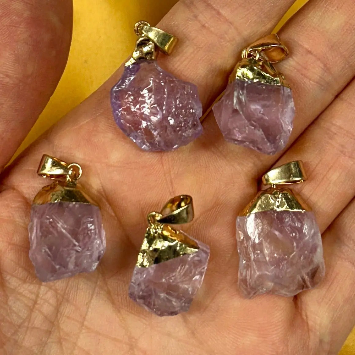 Brasilian Ametistiriipus - 2cm + kaulanauha - Valkoisen Liekin Voima