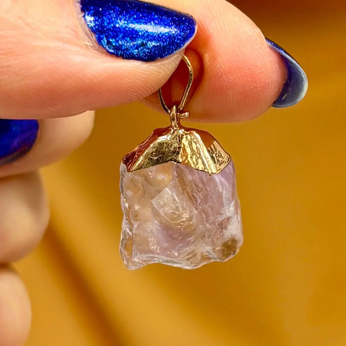 Brasilian Ametistiriipus - 2cm + kaulanauha - Valkoisen Liekin Voima