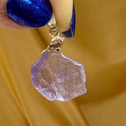 Brasilian Ametistiriipus - 2cm + kaulanauha - Valkoisen Liekin Voima