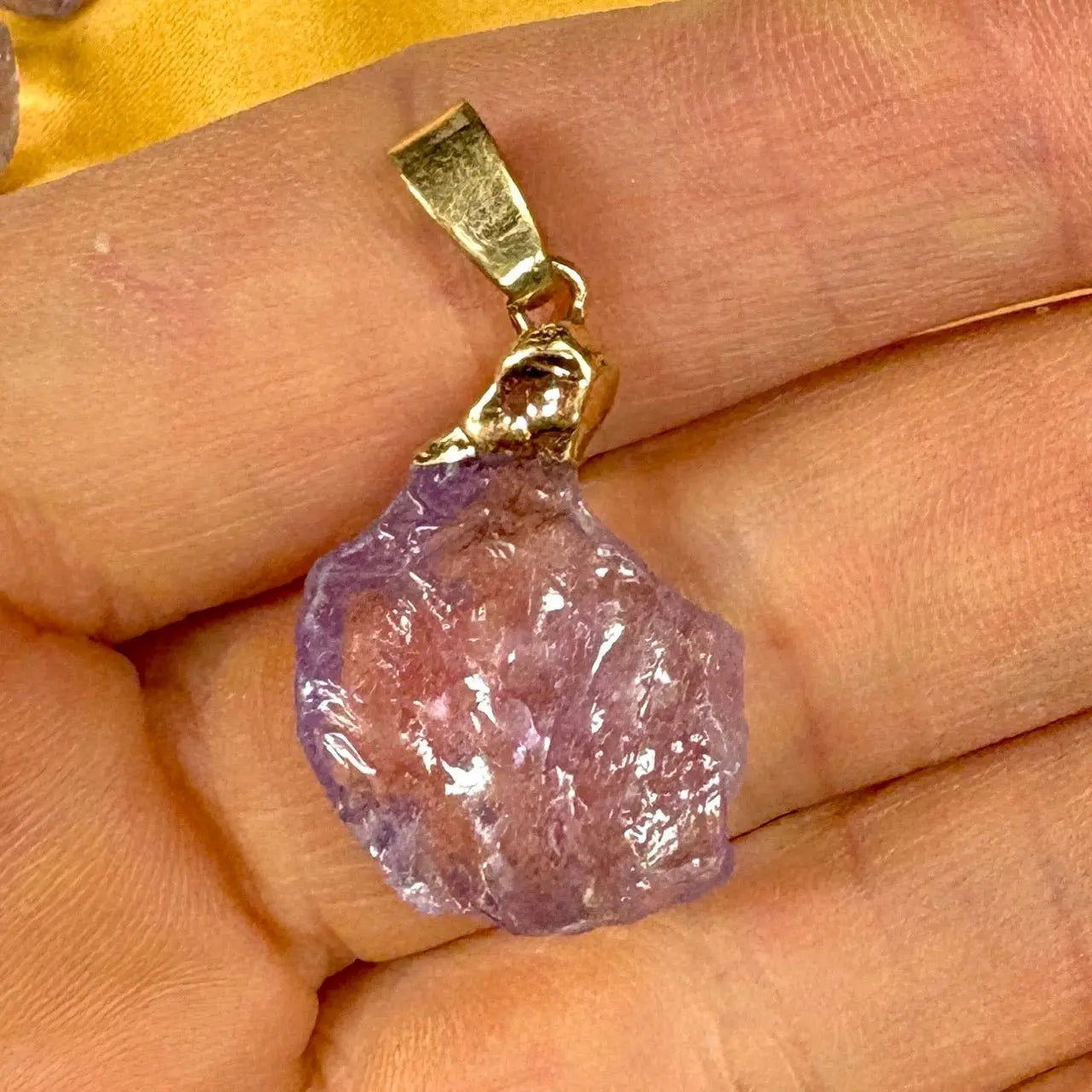 Brasilian Ametistiriipus - 2cm + kaulanauha - Valkoisen Liekin Voima