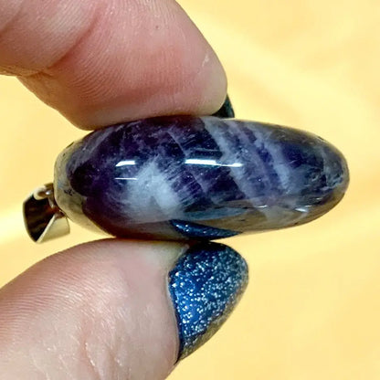 Chevron ametisti - Sydänkaulakoru 3cm - Kantaa Ae Zadkielin energiaa - Valkoisen Liekin Voima