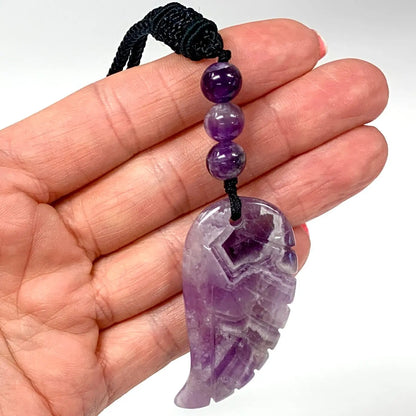 Chevron ametisti (selkeät chevron kuviot) - Enkelinsiipikaulakoru - Violettiliekin voimaa - Valkoisen Liekin Voima