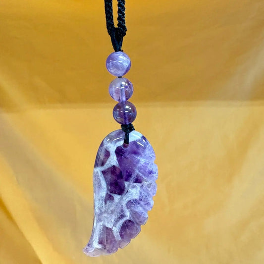 Chevron ametisti (selkeät chevron kuviot) - Enkelinsiipikaulakoru - Violettiliekin voimaa - Valkoisen Liekin Voima