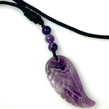 Chevron ametisti (selkeät chevron kuviot) - Enkelinsiipikaulakoru - Violettiliekin voimaa - Valkoisen Liekin Voima