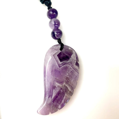 Chevron ametisti (selkeät chevron kuviot) - Enkelinsiipikaulakoru - Violettiliekin voimaa - Valkoisen Liekin Voima