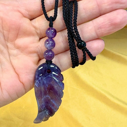 Chevron ametisti (tummasävyinen) - Enkelinsiipikaulakoru - Violettiliekin voimaa - Valkoisen Liekin Voima