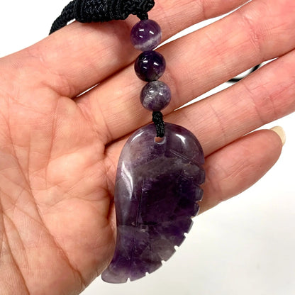 Chevron ametisti (tummasävyinen) - Enkelinsiipikaulakoru - Violettiliekin voimaa - Valkoisen Liekin Voima