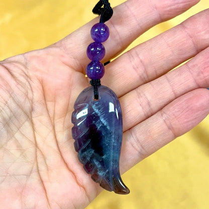 Chevron ametisti (tummasävyinen) - Enkelinsiipikaulakoru - Violettiliekin voimaa - Valkoisen Liekin Voima