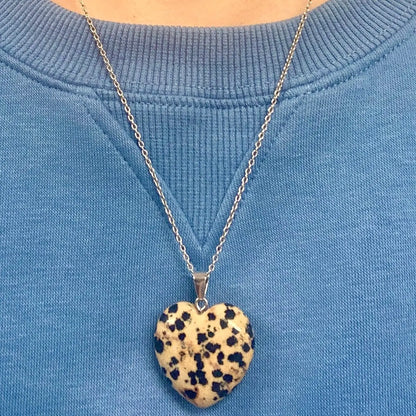 Dalmatian jaspis - muhkea sydänkaulakoru 3cm x 3cm - Valkoisen Liekin Voima