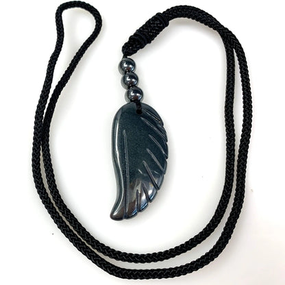 Hematiitti - Enkelinsiipikaulakoru - Keskittymiskykyä, energiaa, kehon hoitoa - Valkoisen Liekin Voima