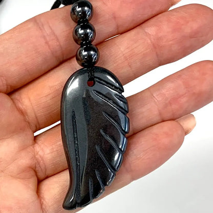 Hematiitti - Enkelinsiipikaulakoru - Keskittymiskykyä, energiaa, kehon hoitoa - Valkoisen Liekin Voima