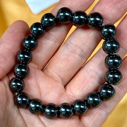 Hematiitti - Rannekoru - Antaa virtaa väsyneelle keholle ja auttaa keskittymään - Valkoisen Liekin Voima