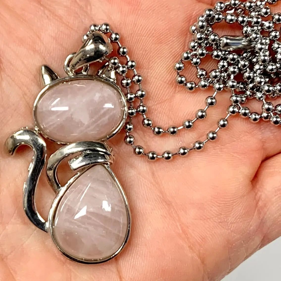 Kissakaulakoru - Ruusukvartsi 4,5cm + ketju 60cm - Valkoisen Liekin Voima