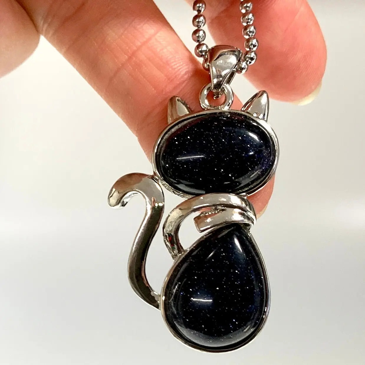 Kissakaulakoru - Sininen hiekkakivi 4,5cm + ketju 60cm - Valkoisen Liekin Voima