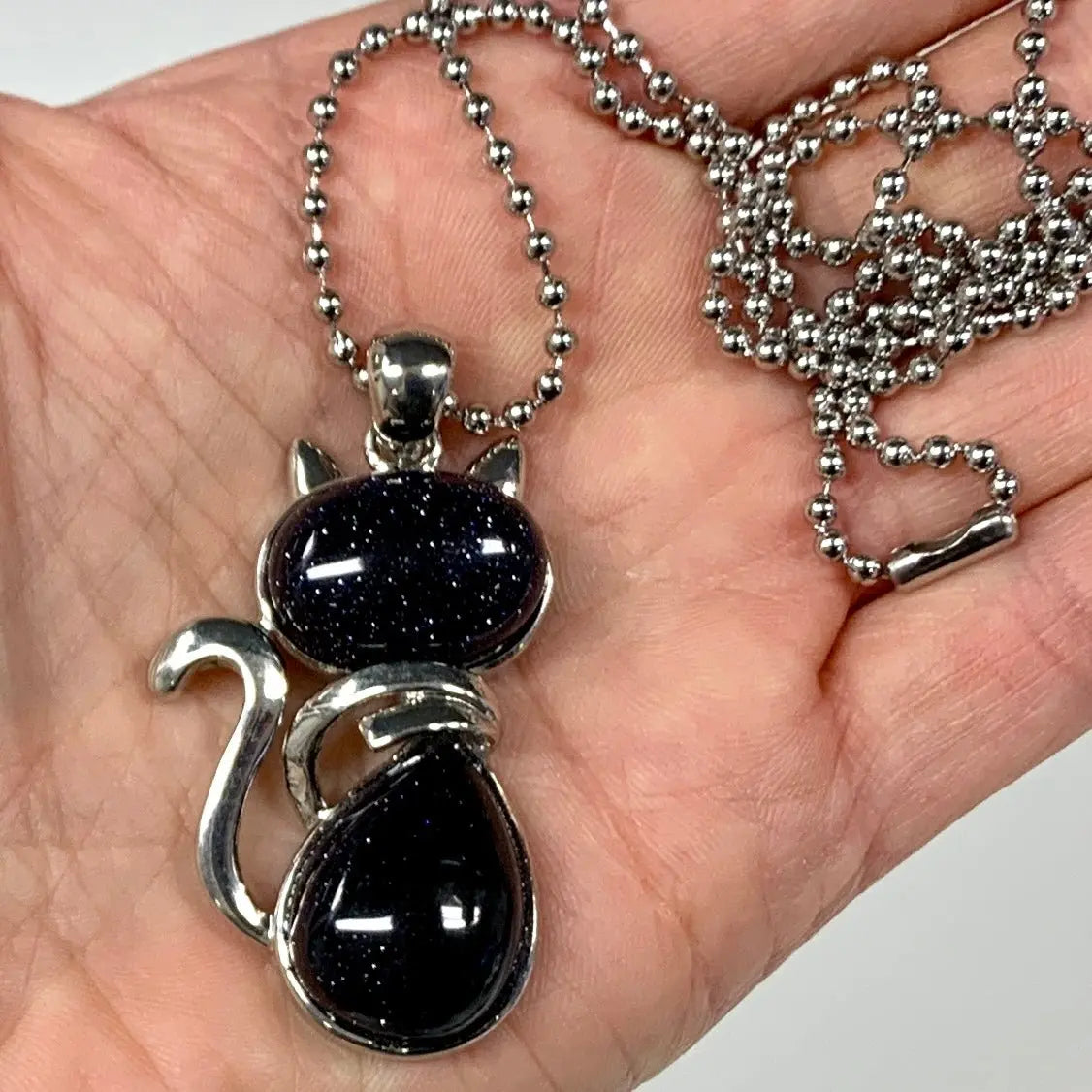 Kissakaulakoru - Sininen hiekkakivi 4,5cm + ketju 60cm - Valkoisen Liekin Voima