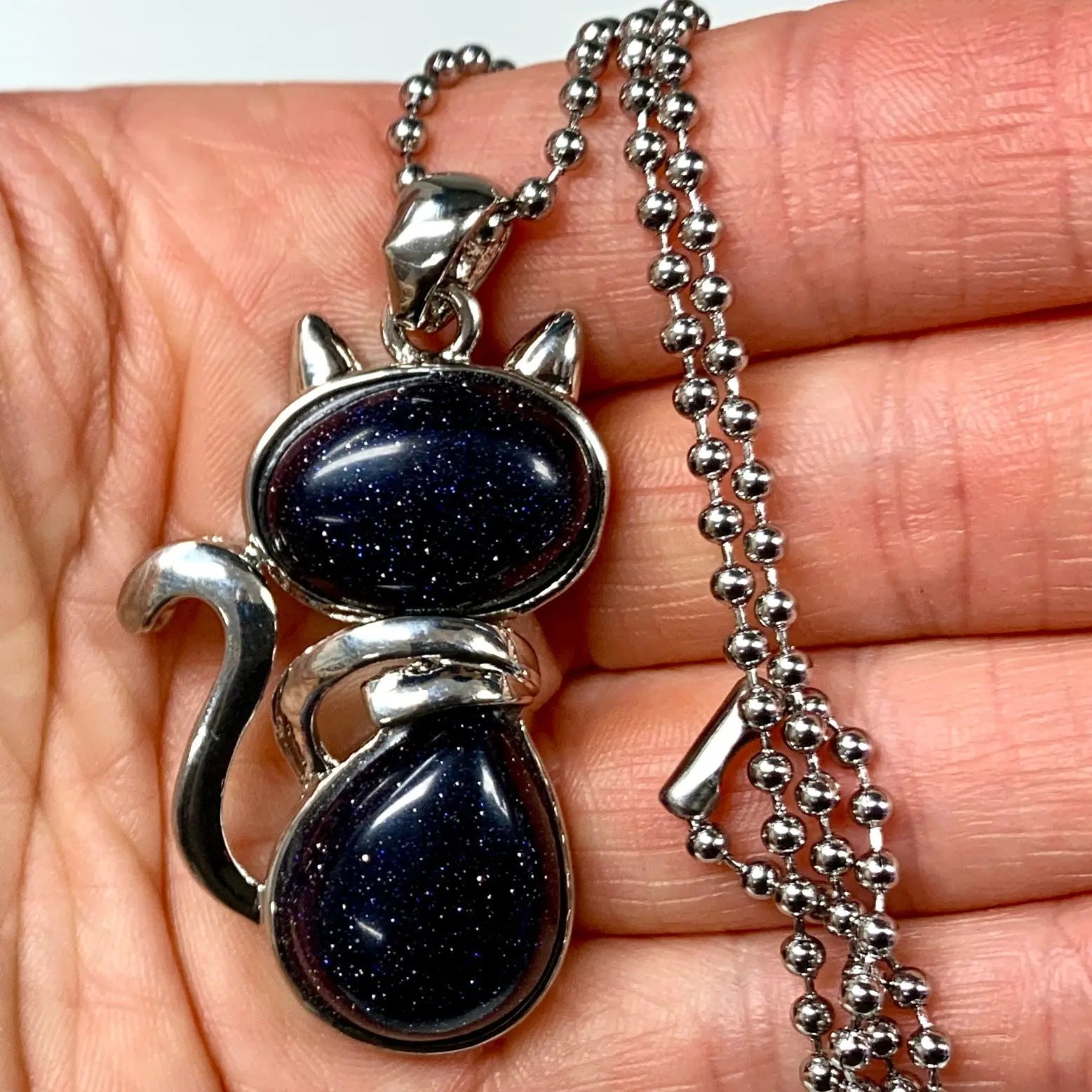 Kissakaulakoru - Sininen hiekkakivi 4,5cm + ketju 60cm - Valkoisen Liekin Voima