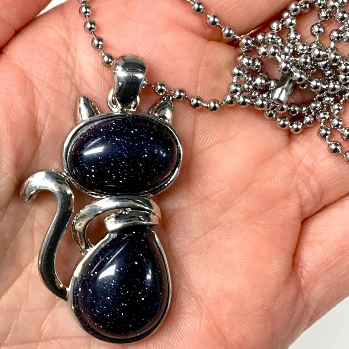 Kissakaulakoru - Sininen hiekkakivi 4,5cm + ketju 60cm - Valkoisen Liekin Voima