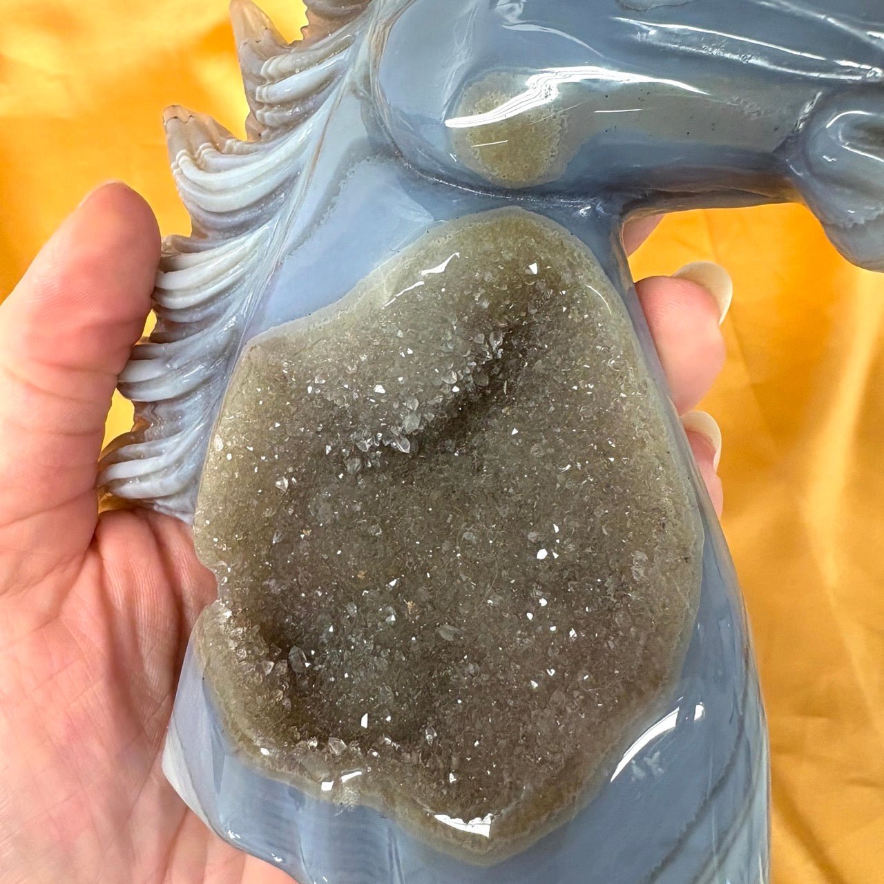 Kristalliyksisarvinen Maori - Akaatti 15cm ja 604g - Valkoisen Liekin Voima