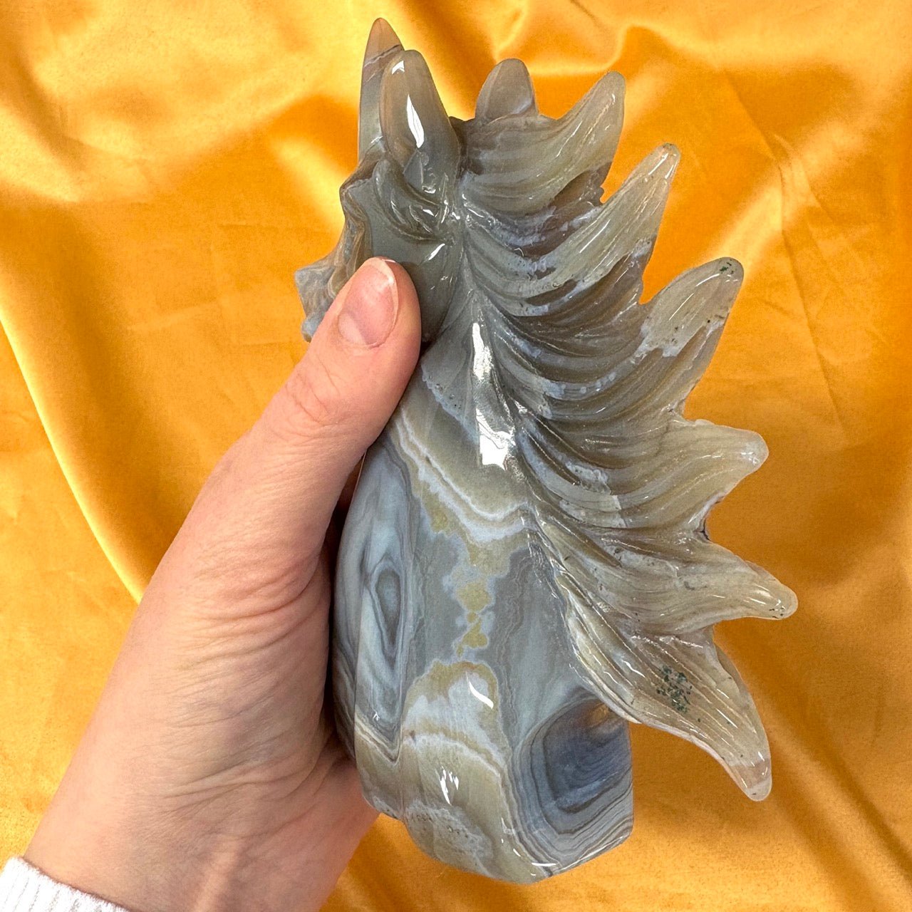 Kristalliyksisarvinen Maori - Akaatti 15cm ja 604g - Valkoisen Liekin Voima
