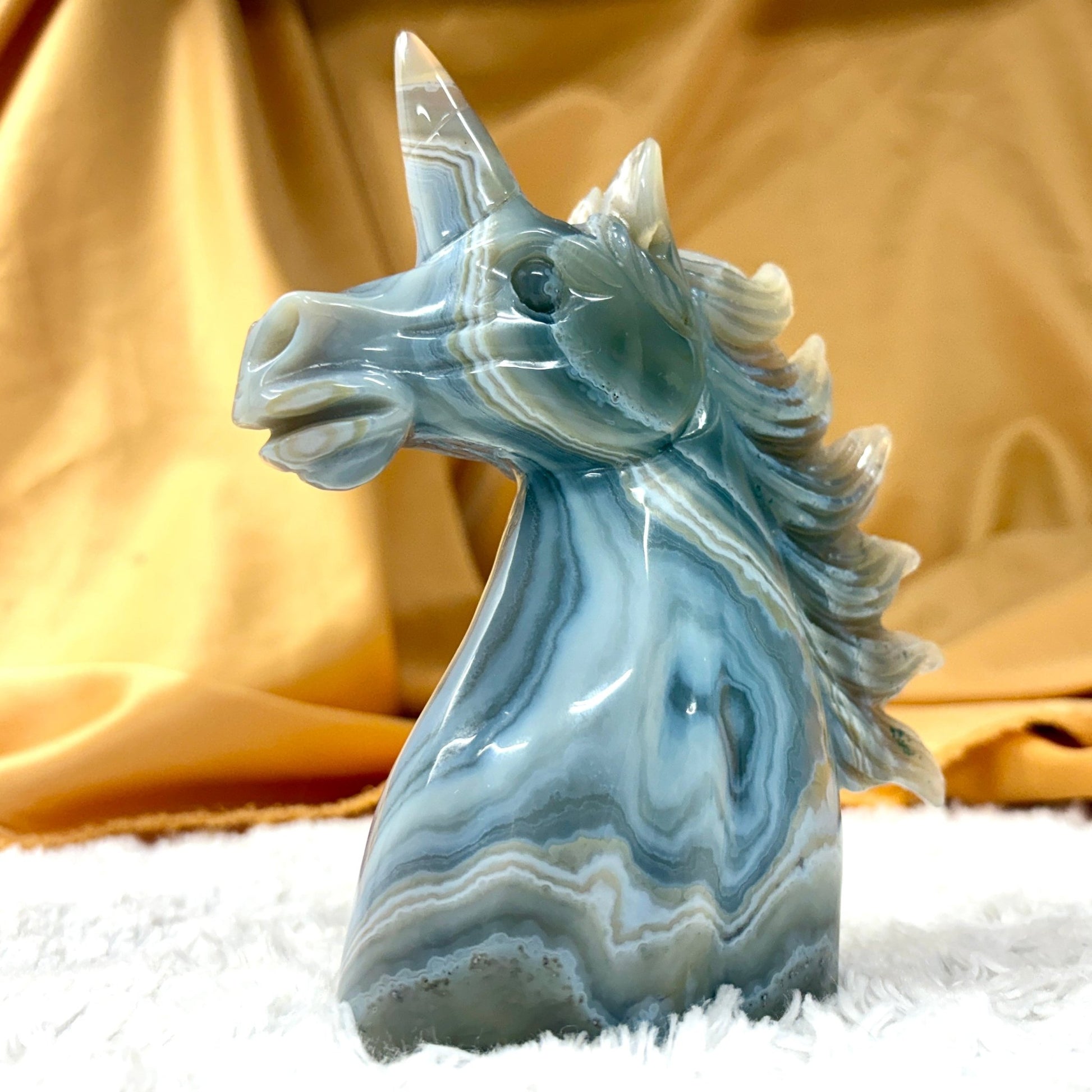 Kristalliyksisarvinen Maori - Akaatti 15cm ja 604g - Valkoisen Liekin Voima