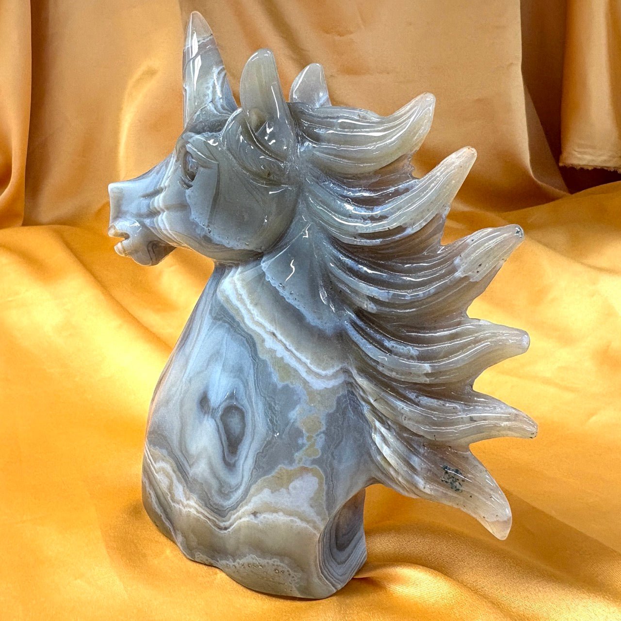Kristalliyksisarvinen Maori - Akaatti 15cm ja 604g - Valkoisen Liekin Voima
