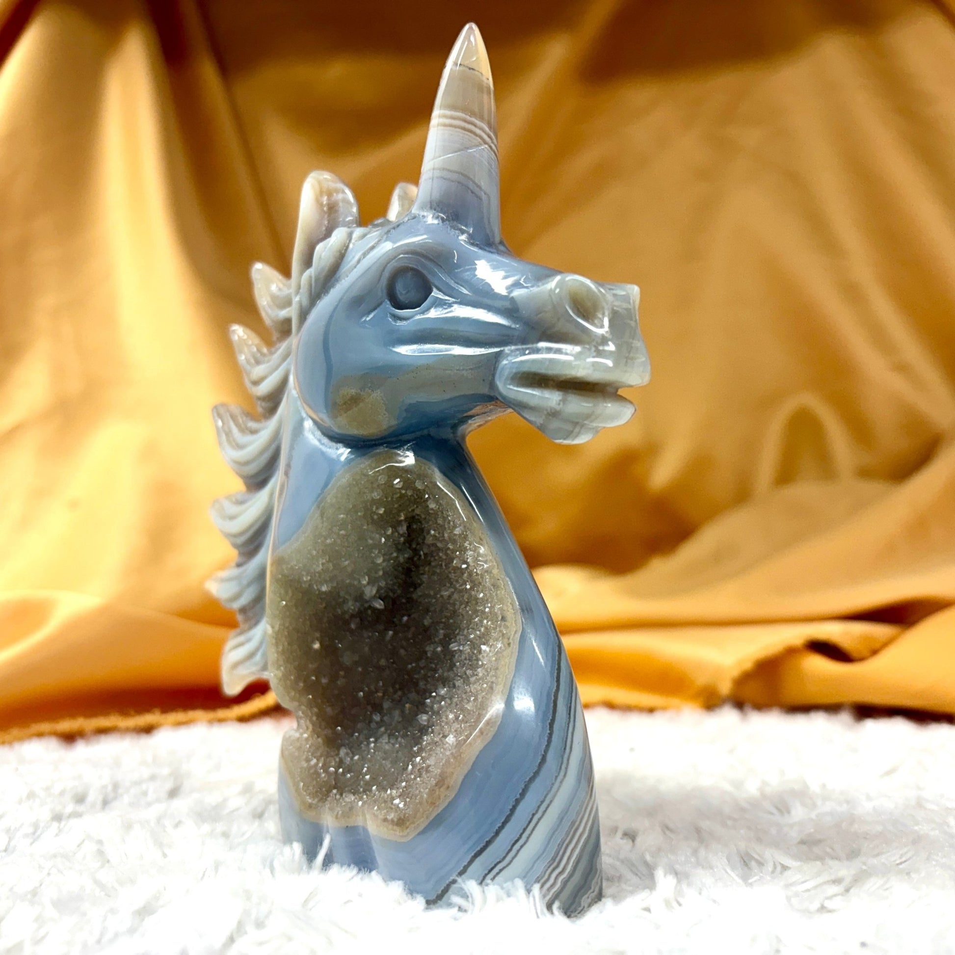 Kristalliyksisarvinen Maori - Akaatti 15cm ja 604g - Valkoisen Liekin Voima