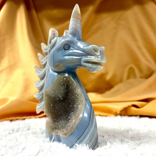 Kristalliyksisarvinen Maori - Akaatti 15cm ja 604g - Valkoisen Liekin Voima