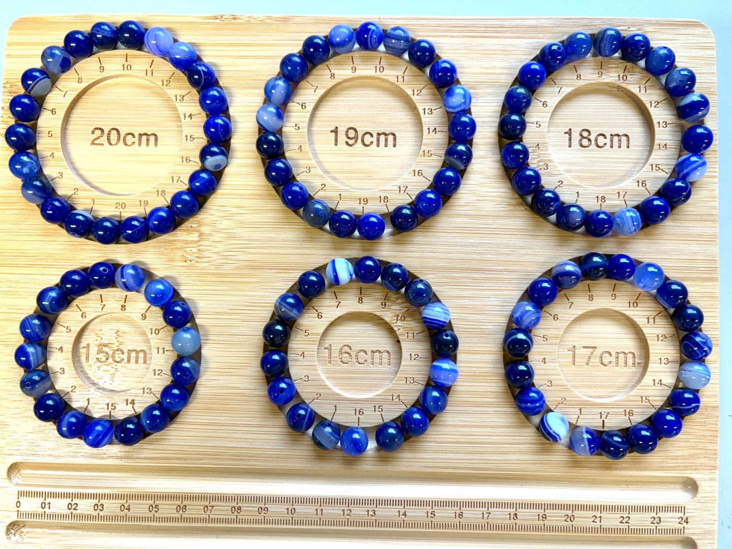 Kuninkaallisen sininen akaatti - Rannekoru - Poistaa pelkoja, luo ympärillesi suojakilven, voimaannuttaa - Valkoisen Liekin Voima