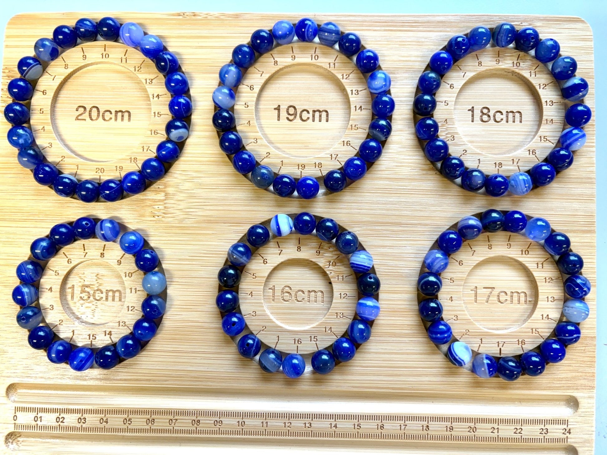 Kuninkaallisen sininen akaatti - Rannekoru - Poistaa pelkoja, luo ympärillesi suojakilven, voimaannuttaa - Valkoisen Liekin Voima