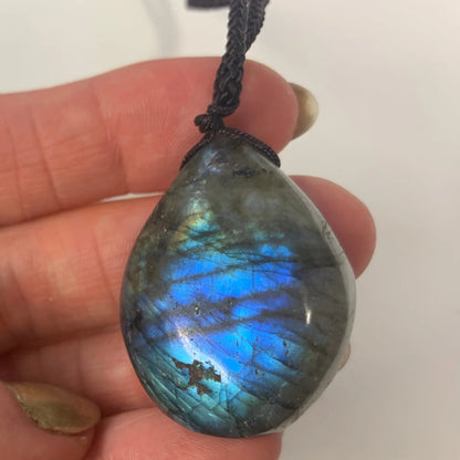 Labradoriitti kaulakoru - Manifestoinnin tueksi - Valkoisen Liekin Voima