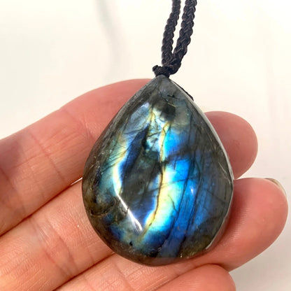 Labradoriitti kaulakoru - Manifestoinnin tueksi - Valkoisen Liekin Voima