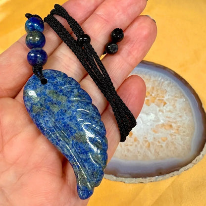 Lapis latsuli - Enkelinsiipikaulakoru - Suojelusta, vahvuutta ja rohkeutta - Valkoisen Liekin Voima