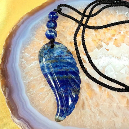 Lapis latsuli - Enkelinsiipikaulakoru - Suojelusta, vahvuutta ja rohkeutta - Valkoisen Liekin Voima