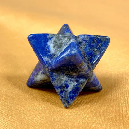 Lapis latsuli - Kristallimerkaba - Suojelua, rohkeutta, voimaa - 2cm - Valkoisen Liekin Voima