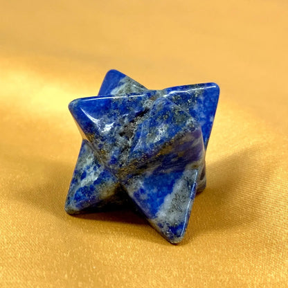 Lapis latsuli - Kristallimerkaba - Suojelua, rohkeutta, voimaa - 2cm - Valkoisen Liekin Voima