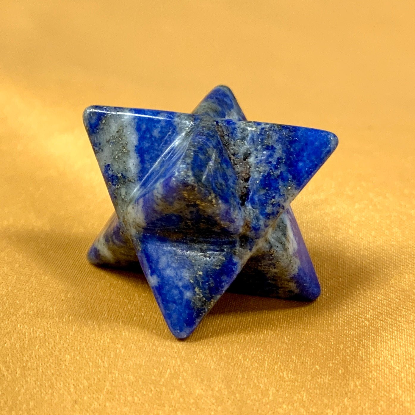 Lapis latsuli - Kristallimerkaba - Suojelua, rohkeutta, voimaa - 2cm - Valkoisen Liekin Voima