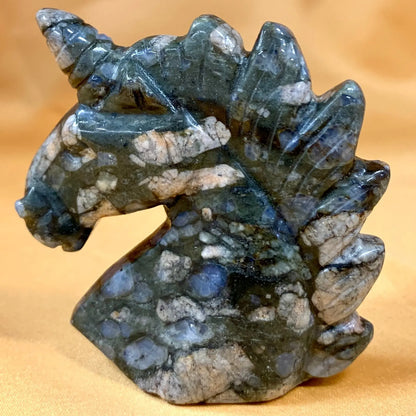 Llaniitti - Kristalliyksisarvinen 5cm - Valkoisen Liekin Voima