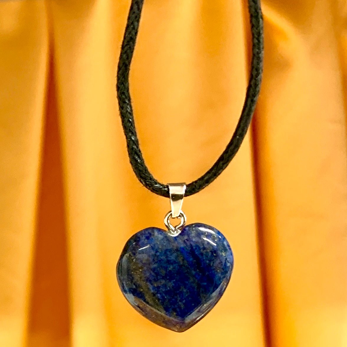 Musta kaulanauha 80cm - paksuus 2mm - Valkoisen Liekin Voima