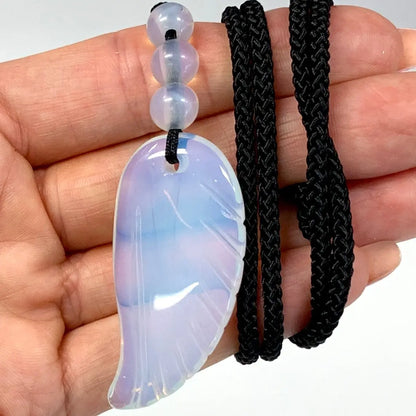 Opaliitti - Enkelinsiipikaulakoru - Turvaa, lohtua ja rakkautta - Valkoisen Liekin Voima