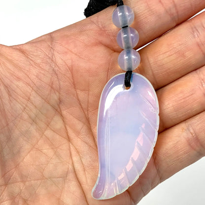 Opaliitti - Enkelinsiipikaulakoru - Turvaa, lohtua ja rakkautta - Valkoisen Liekin Voima