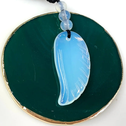 Opaliitti - Enkelinsiipikaulakoru - Turvaa, lohtua ja rakkautta - Valkoisen Liekin Voima