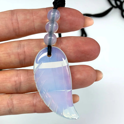 Opaliitti - Enkelinsiipikaulakoru - Turvaa, lohtua ja rakkautta - Valkoisen Liekin Voima